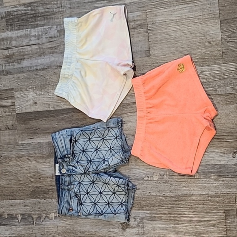 Lot of girls shorts size 4| 3 Pairs‎ | Juicy Couture | Hudson | Puma​